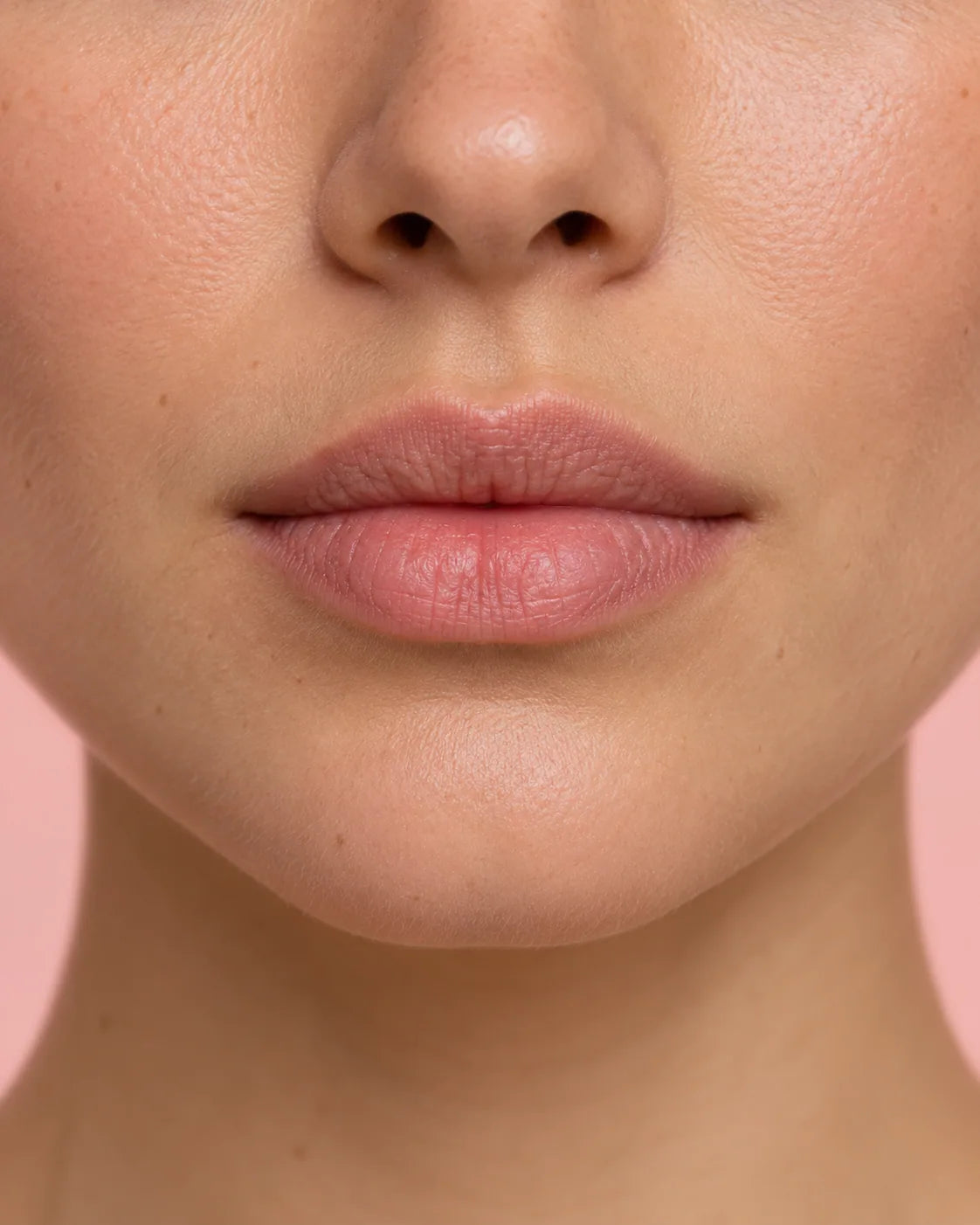 Fotografía ilustrativa de labios naturales